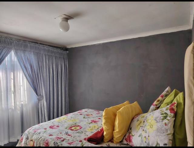 6 BEDROOM HOUSE FOR SALE IN LENASIA SOUTH